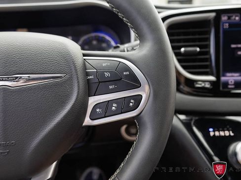 Used 2025 Chrysler Pacifica Select FWD image 27