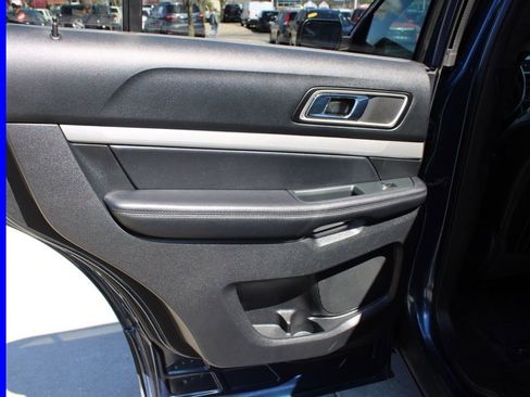 Used 2016 Ford Explorer XLT w/ Equipment Group 202A AWD/4WD image 28