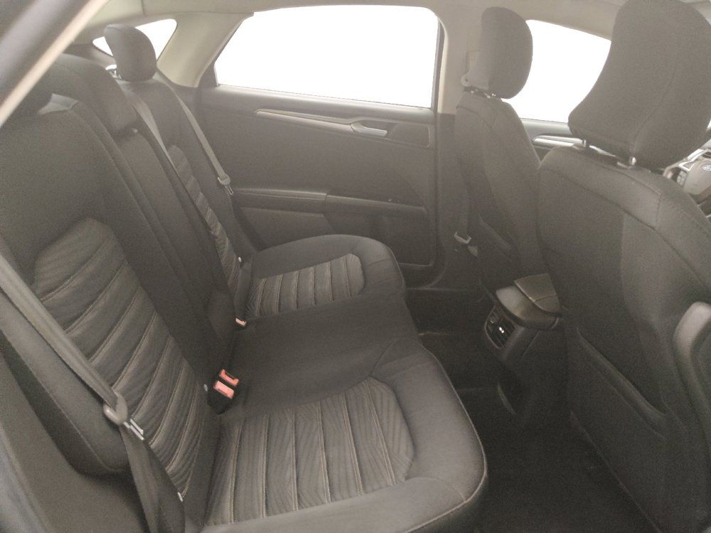 Used 2016 Ford Fusion SE FWD image 19