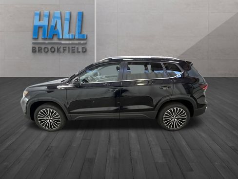 New 2025 Volkswagen Taos SE image 2