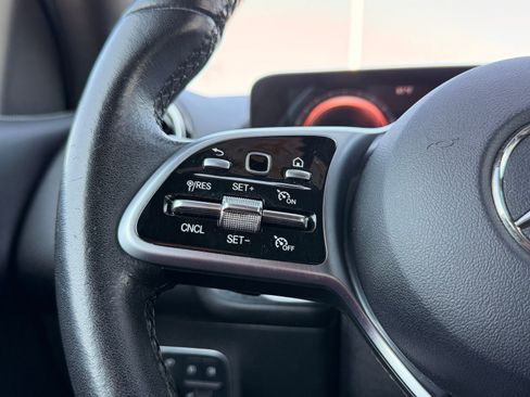 Used 2022 Mercedes-Benz GLB 250 image 24