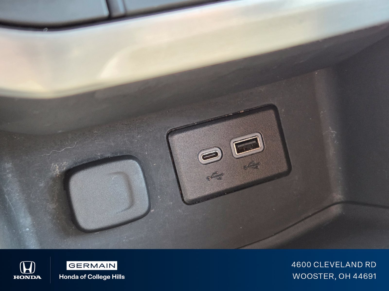 Used 2023 GMC Acadia SLE FWD image 35