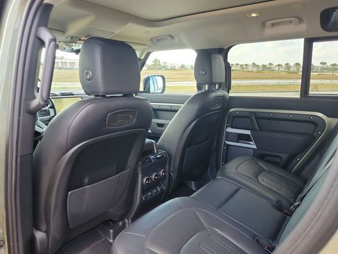 Used 2022 Land Rover Defender 110 SE image 11