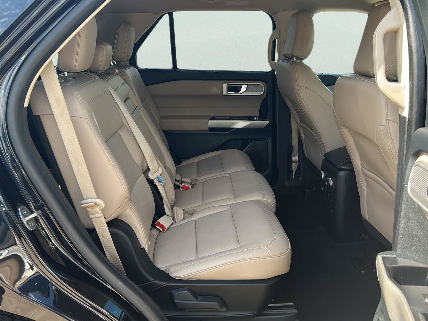 Certified 2022 Ford Explorer Limited RWD image 23