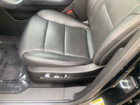 Certified 2024 Cadillac XT4 Premium Luxury image 11