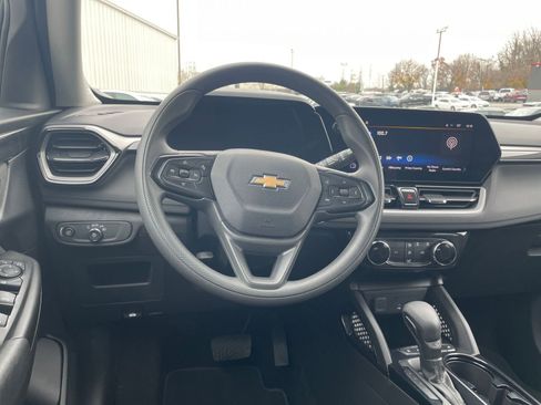 Used 2025 Chevrolet TrailBlazer LT image 32