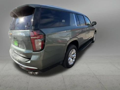 Used 2023 Chevrolet Suburban Premier image 8