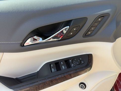 Used 2020 GMC Acadia Denali w/ Technology Package FWD image 19