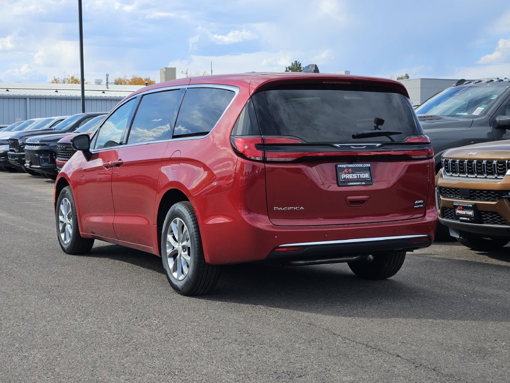 New 2027 Chrysler Pacifica Select AWD/4WD image 3