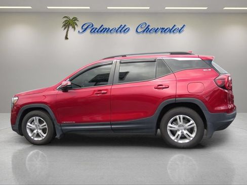 Used 2023 GMC Terrain SLE w/ Driver Convenience Package FWD image 5