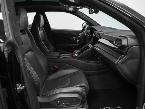 Used 2022 Lamborghini Urus AWD/4WD image 22