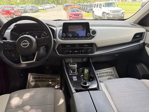 Used 2023 Nissan Rogue SV AWD/4WD image 17