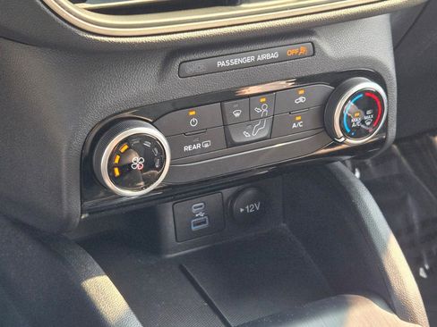 Used 2022 Ford Escape SE w/ SE Sport Appearance Package image 25