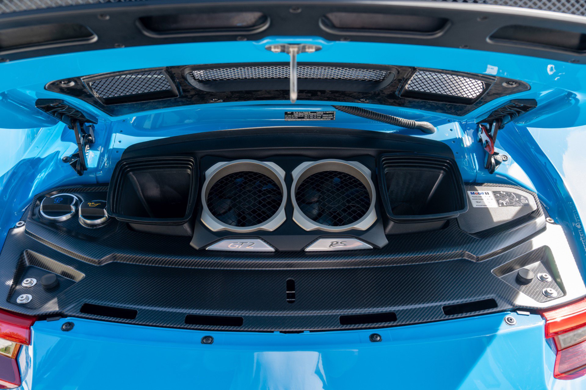 Used 2018 Porsche 911 GT2 RS w/ Weissach Package RWD image 61