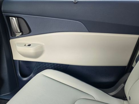 New 2026 Kia Carnival EX image 33