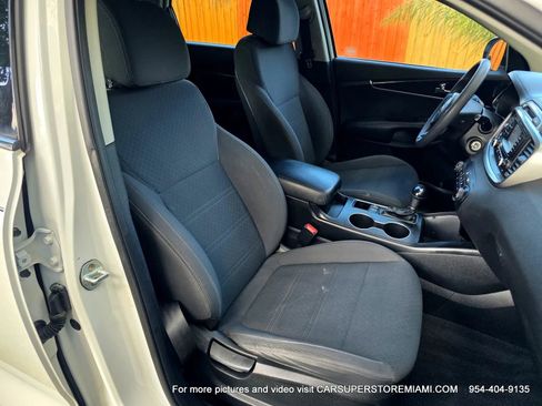 Used 2017 Kia Sorento LX image 36