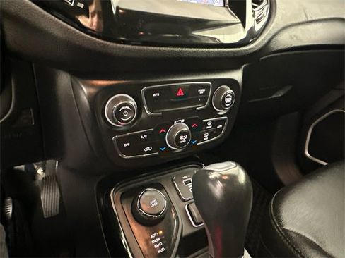 Certified 2021 Jeep Compass Latitude image 26