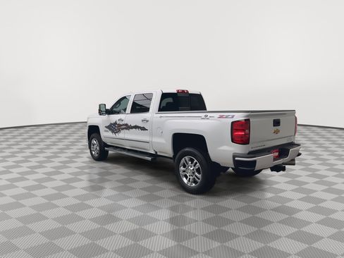 Used 2016 Chevrolet Silverado 2500 High Country w/ Duramax Plus Package image 2