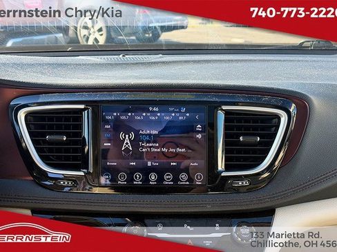 Used 2018 Chrysler Pacifica Limited w/ Tire & Wheel Group image 10
