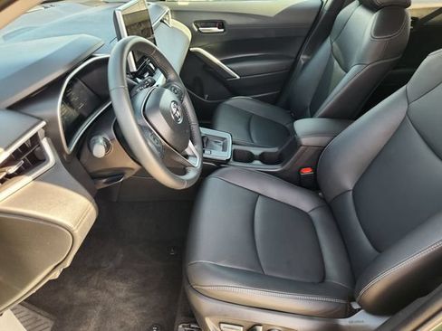 Used 2026 Toyota Corolla Cross XLE FWD image 13