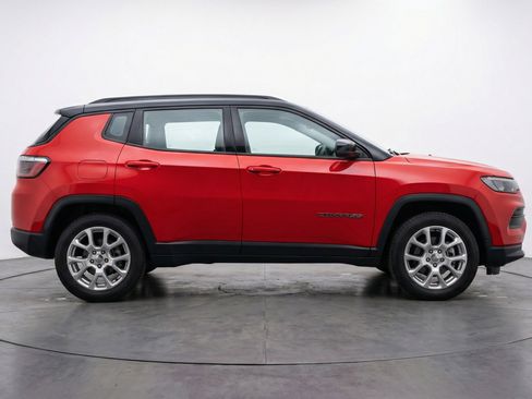 Used 2025 Jeep Compass Limited AWD/4WD image 11
