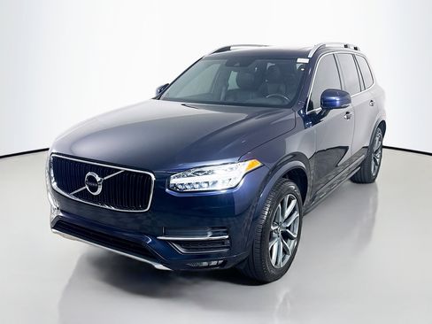 Used 2019 Volvo XC90 T5 Momentum w/ Protection Package Premier FWD image 4