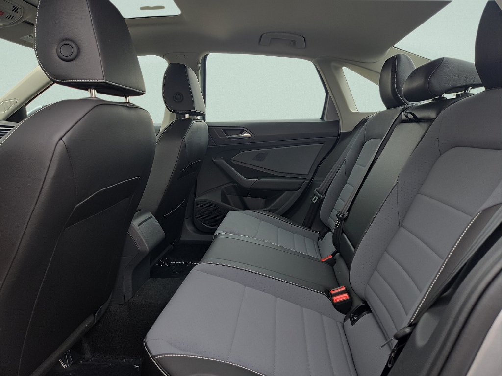 Used 2026 Volkswagen Jetta SE FWD image 11