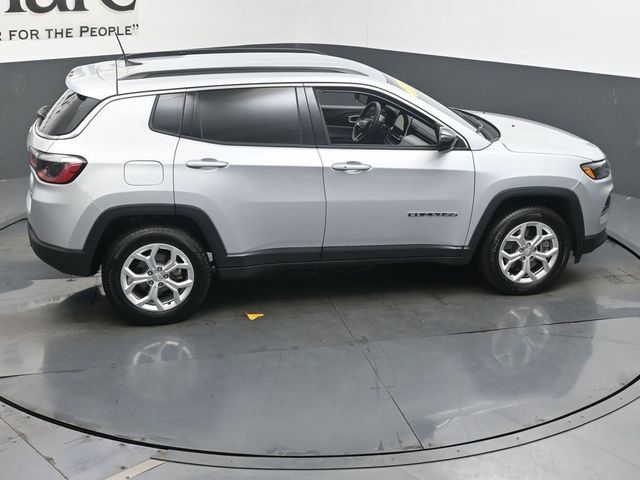 Used 2024 Jeep Compass Latitude AWD/4WD image 43
