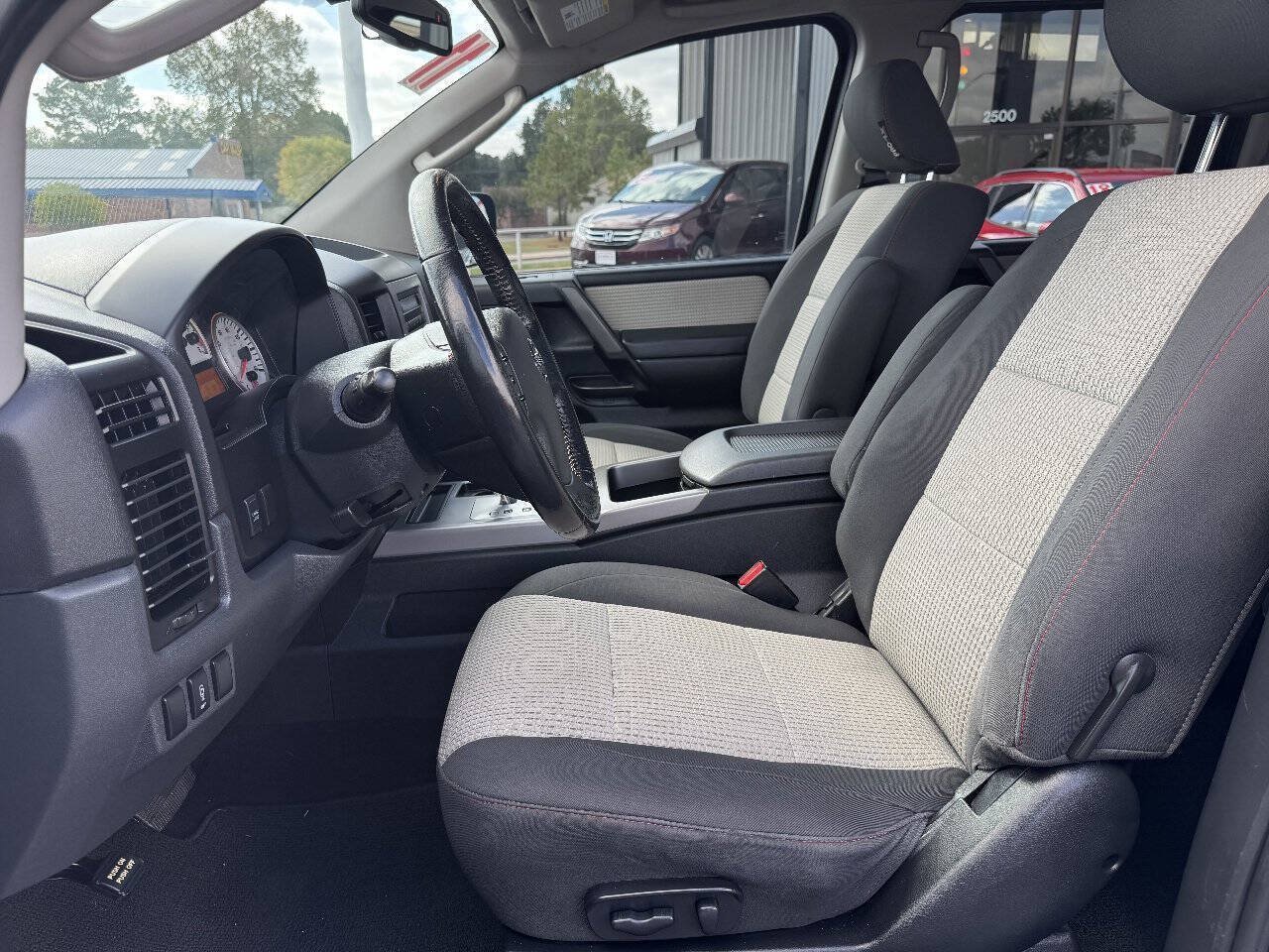 Used 2011 Nissan Titan PRO-4X AWD/4WD image 17