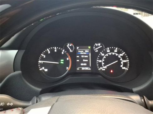 Used 2023 Lexus GX 460 Premium image 24