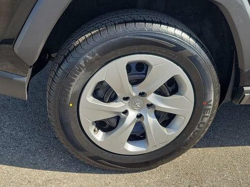 Used 2022 Toyota RAV4 LE AWD/4WD image 30
