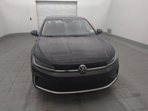Used 2025 Volkswagen Jetta SE FWD image 14