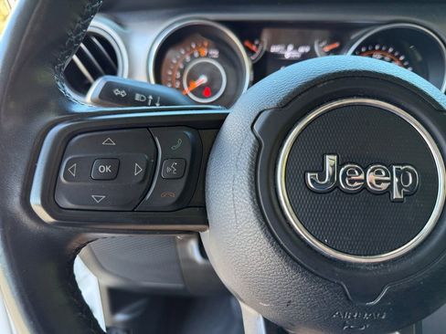 Used 2022 Jeep Gladiator Willys image 26