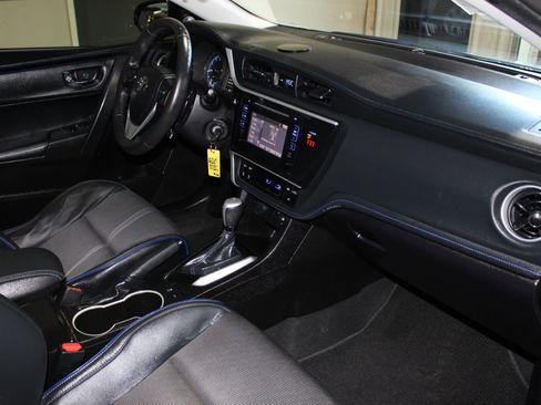 Used 2018 Toyota Corolla SE FWD image 25