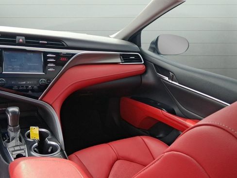 Used 2018 Toyota Camry XSE image 18