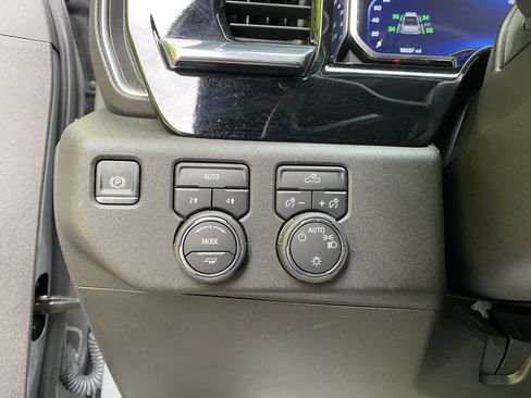 Used 2025 Chevrolet Silverado 1500 LT AWD/4WD image 18