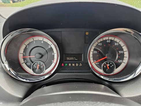 Used 2019 Dodge Grand Caravan SE FWD image 15