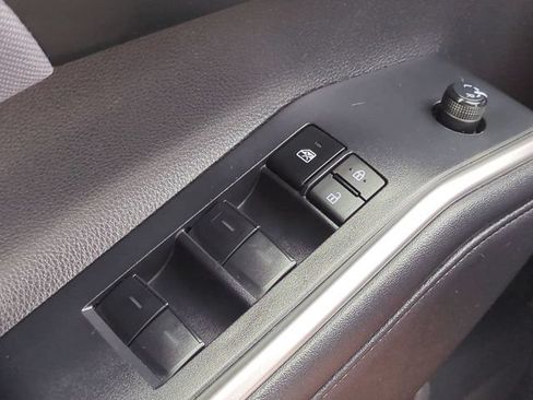 Used 2024 Toyota Highlander LE AWD/4WD image 22