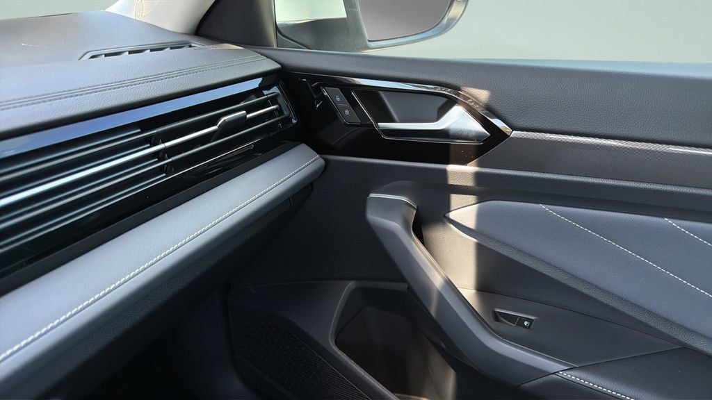 New 2026 Volkswagen Jetta SEL FWD image 24