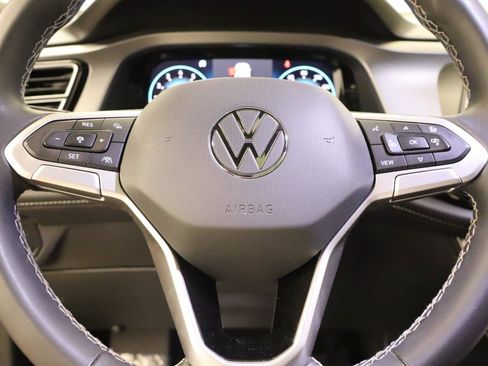 Certified 2024 Volkswagen Atlas Cross Sport SE FWD image 14
