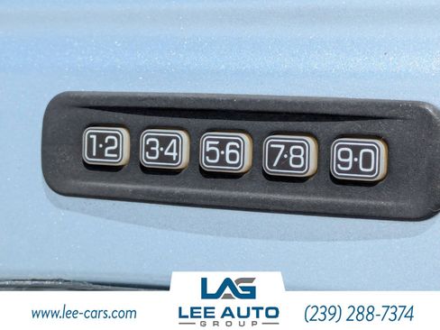 Used 2011 Lincoln Town Car Signature Limited RWD image 14