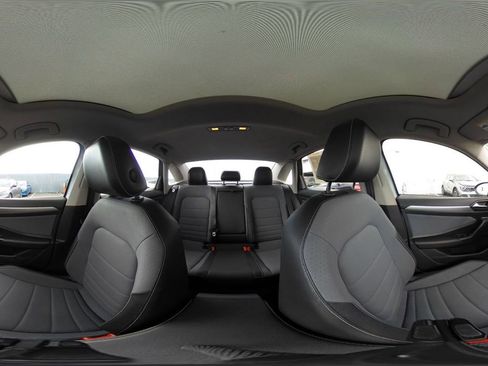 Used 2025 Volkswagen Jetta SE FWD image 43