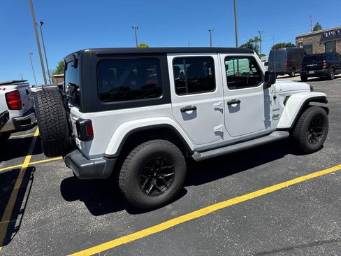 Used 2019 Jeep Wrangler Unlimited Sahara AWD/4WD image 9