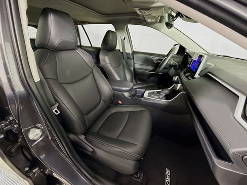 Used 2025 Toyota RAV4 XLE image 29
