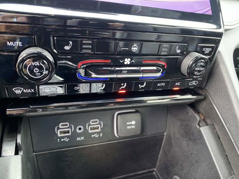 Certified 2024 Jeep Grand Cherokee Limited image 14