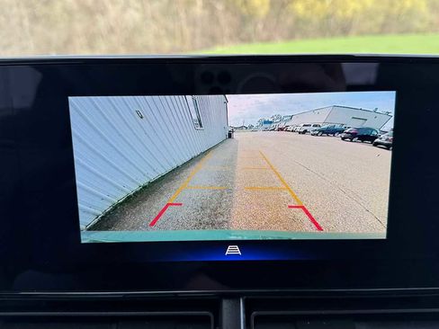 Used 2025 Chevrolet Trax LT w/ LT Convenience Package FWD image 21