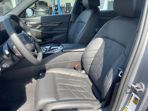 Used 2024 BMW i5 eDrive40i w/ Premium Package image 13