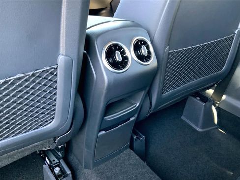 Used 2025 Mercedes-Benz GLA 250 image 11