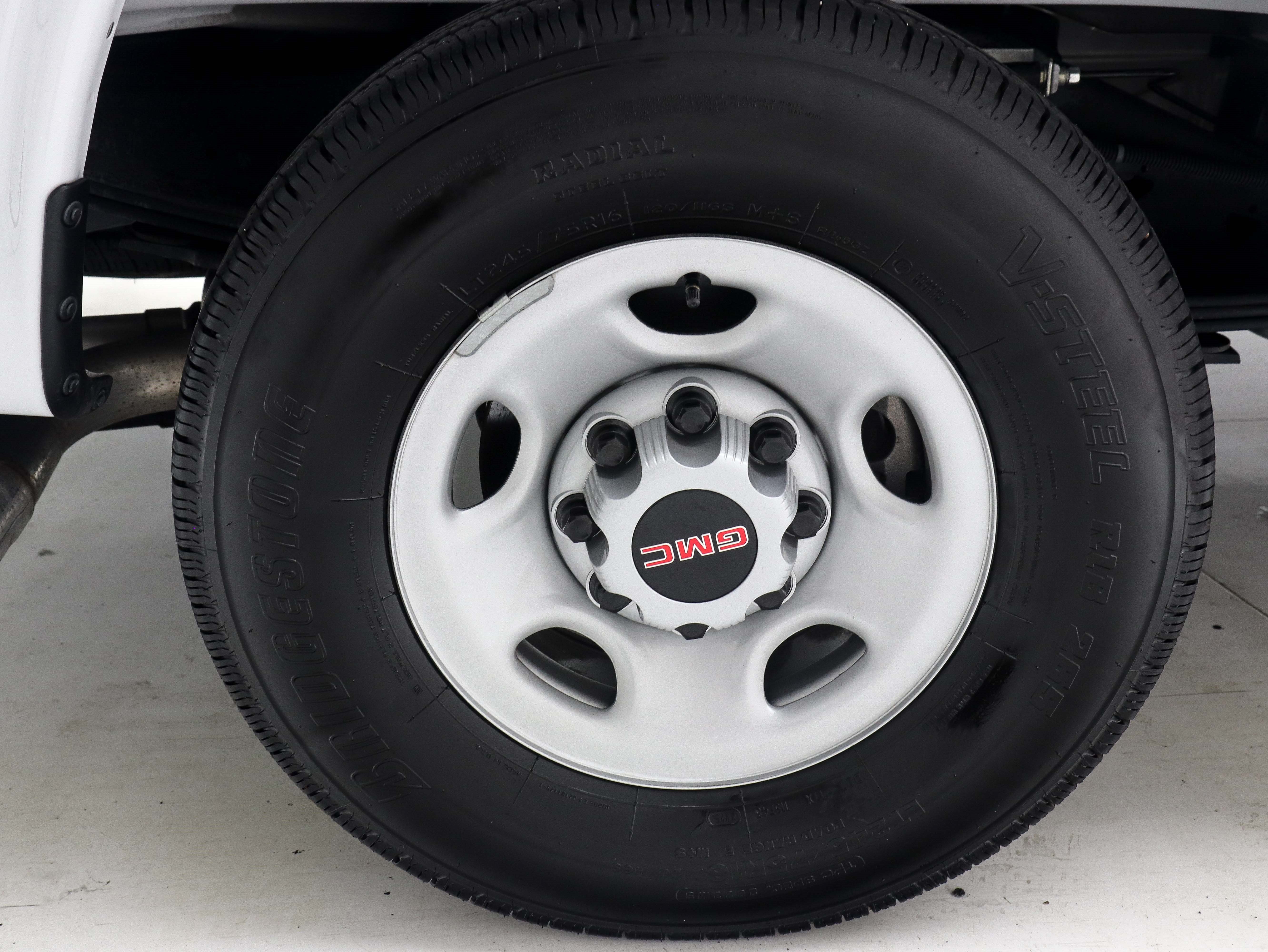 Used 2025 GMC Savana 2500 Extended w/ Driver Convenience Package RWD image 30