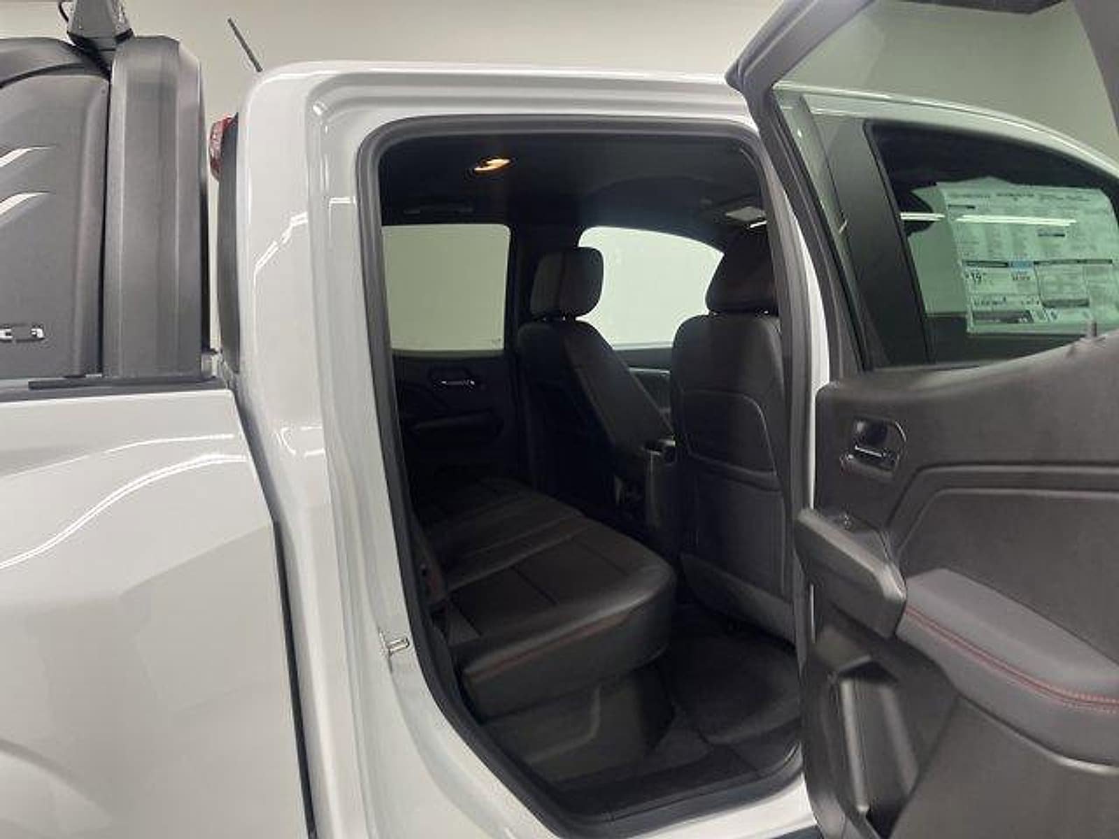 New 2026 Chevrolet Colorado Z71 w/ Midnight Edition AWD/4WD image 14